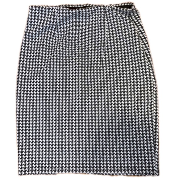 Black & White Plaid Hoodstooth Slit Skirt - Picture 4 of 4